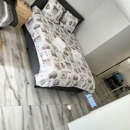 Une Belle Studio Tout Meuble