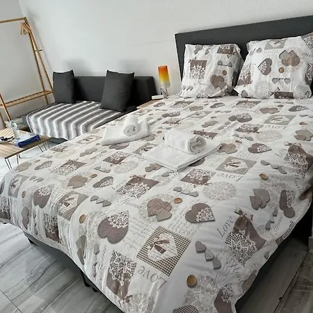 Une Belle Studio Tout Meuble