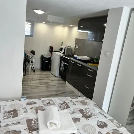 Une Belle Studio Tout Meuble * 생루이