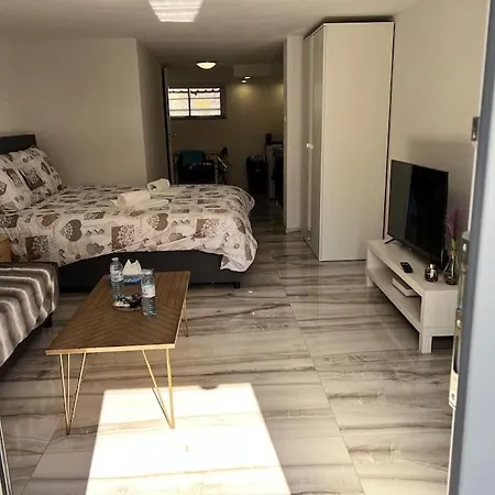 Une Belle Studio Tout Meuble 아파트