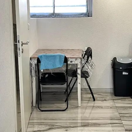 Une Belle Studio Tout Meuble *