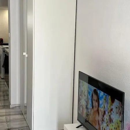 Une Belle Studio Tout Meuble