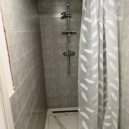 Une Belle Studio Tout Meuble
